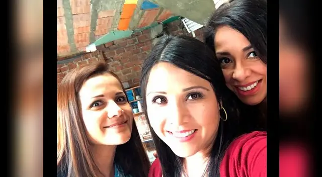 Se tomó selfie con 'Charito' y 'Reina Pachas'