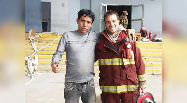  Carlos Vasquez el héroe anónimo que ayuda a bomberos durante incendio de Larcomar