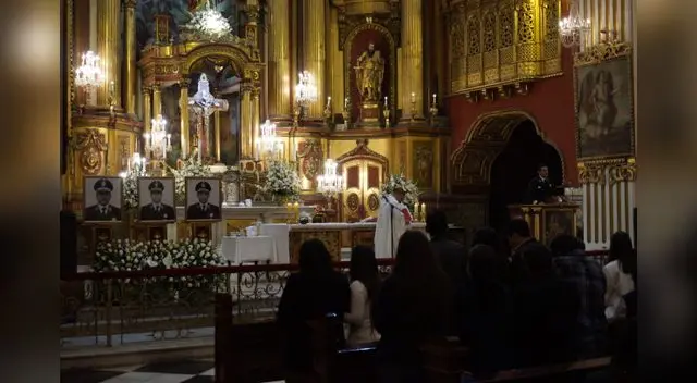 Deudos encabezaron ceremonia religiosa Deudos encabezaron ceremonia religiosa