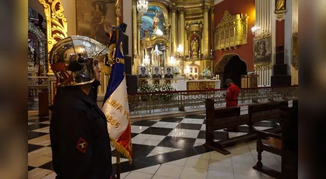 Solo se hicieron presentes miembros del cuerpo de bomberos y familiares de las víctimas Solo se hicieron presentes miembros del cuerpo de bomberos y familiares de las víctimas