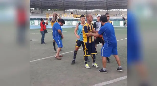 Festejo de los jugadores del Sport Rosario tras la victoria en el Max Austín de Iquitos. FOTO: Sport Rosario