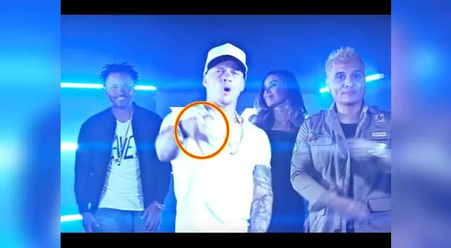 En video que aparece en Youtube se burla de conductor y le hace gestos obscenos