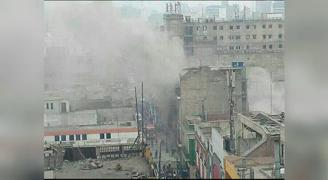 Incendio en edificio multifamiliar en el Jr. Moquegua en Cercado de Lima