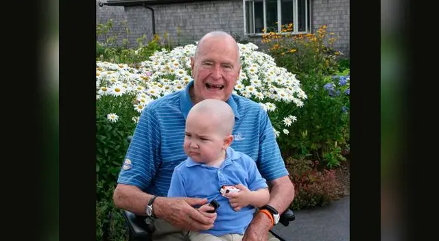  George H. W. Bush y la historia de foto que conmovió al mundo