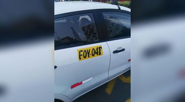 Trataron de adulterar la placa del auto con cinta aislante para no ser reconocidos al escapar Trataron de adulterar la placa del auto con cinta aislante para no ser reconocidos al escapar