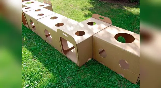 Juguete hecho de cajas de cartón. Juguete hecho de cajas de cartón.