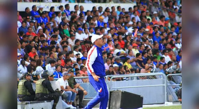 Teddy Cardama denuncia que gente que no está en el fútbol, el gobierno regional, el alcalde hacen todo problema.