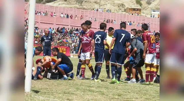 En el campo los jugadores dan su mayor esfuerzo, pero los dirigentes no les pagan y ni le dan alimentos
