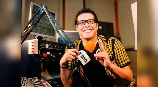 Se sube a la pista de baile para ayudar a los bomberos Se sube a la pista de baile para ayudar a los bomberos