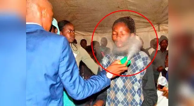 Pastor sudafricano 'sana' a sus seguidores rociándoles insecticida Pastor sudafricano 'sana' a sus seguidores rociándoles insecticida