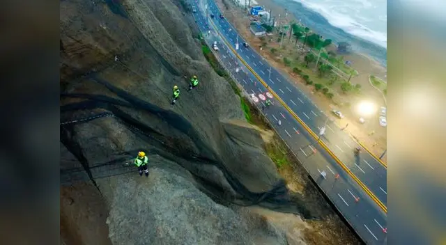 Rotura de tubería causa caída de piedras y lodo en la Costa Verde de San Miguel Rotura de tubería causa caída de piedras y lodo en la Costa Verde de San Miguel