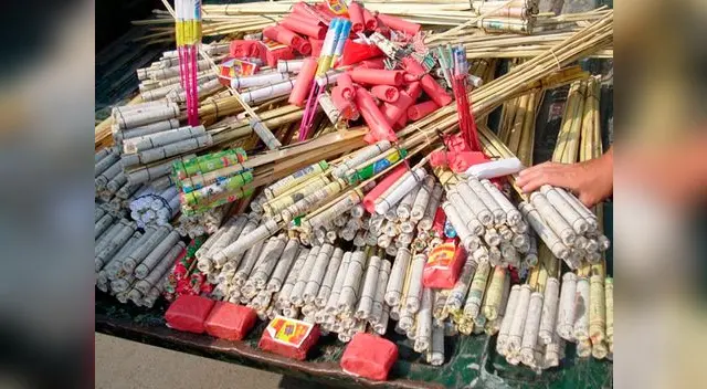 Prohíben uso de pirotécnicos detonantes en Comas. Aplicarán una multa a los que desacaten la orden