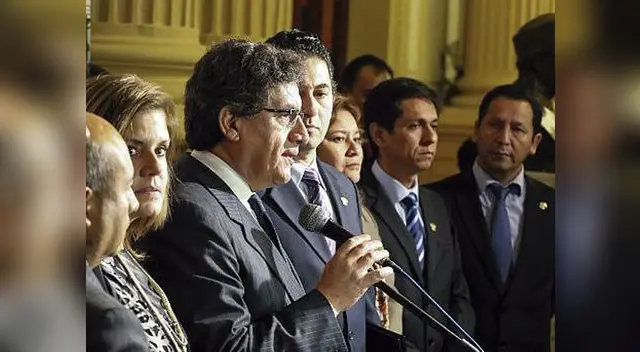 Bancada de PPK plantea renovar Congreso por mitades