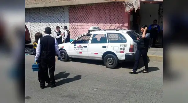 Policía llegó al local y recogió casquillos regados en el piso para las investigaciones.