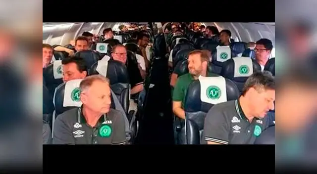 Última foto de equipo brasileño en avión