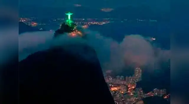 El Cristo Redentor, brilla sobre Río de Janeiro