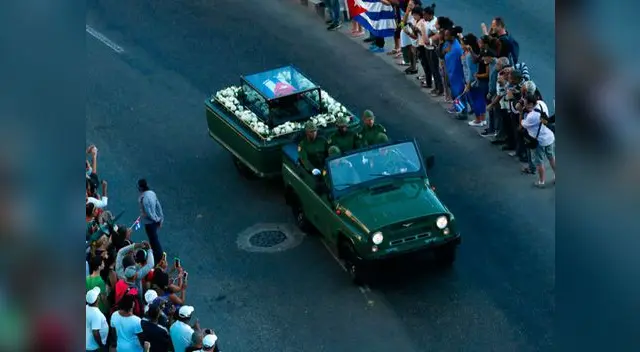 Un gran número de cubanos se congregaron para presenciar el paso del cortejo fúnebre Un gran número de cubanos se congregaron para presenciar el paso del cortejo fúnebre