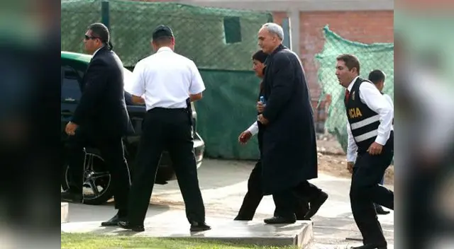 El ex presidente de la FPF, Manuel Burga llegó a Estados Unidos para afrontar su proceso El ex presidente de la FPF, Manuel Burga llegó a Estados Unidos para afrontar su proceso