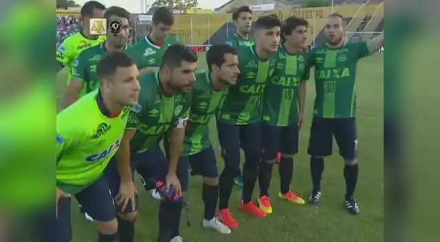 Los jugadores de San Lorenzo con la camiseta de Chapecoense