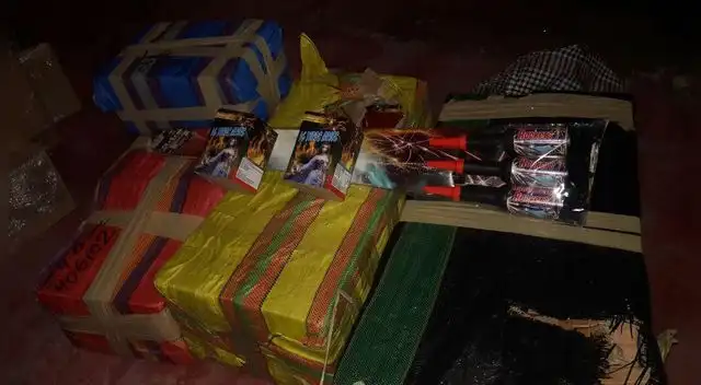 Estaban camuflados en costales de rafia en bodega de trailer Estaban camuflados en costales de rafia en bodega de trailer