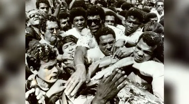 Hinchas de Alianza Lima despiden a los jugadores caídos en el Fokker