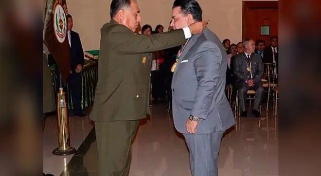 Ejercito del Perú condecoró a Andrés Hurtado, quien se sintió orgullos por el reconocimiento