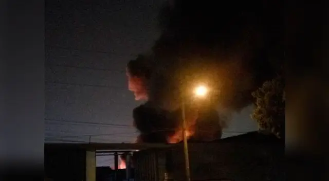 Incendio en una fábrica de pinturas clandestina en Ate Vitarte