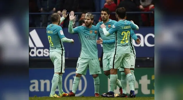 Messi celebra su buena actuación ante el Osasuna Messi celebra su buena actuación ante el Osasuna