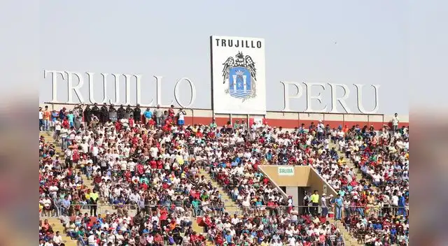 La hinchada crema se dio cita en gran número en Trujillo La hinchada crema se dio cita en gran número en Trujillo