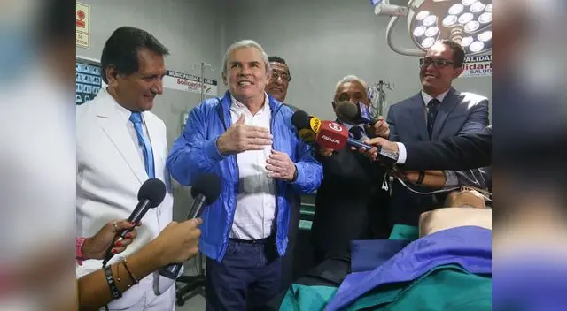 Luis Castañeda inauguró centro médico y respondió a sus detractores