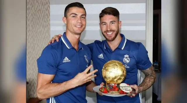 Ramos le entrega el Balón a Cristiano Ramos le entrega el Balón a Cristiano
