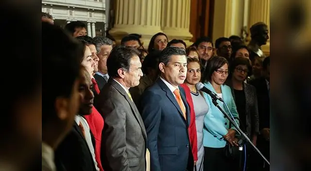 Peruanos desaprueban gestión de parlamentarios