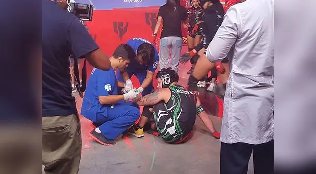 Mario Hart es atendido por personal médicoy así se pierde la gran final