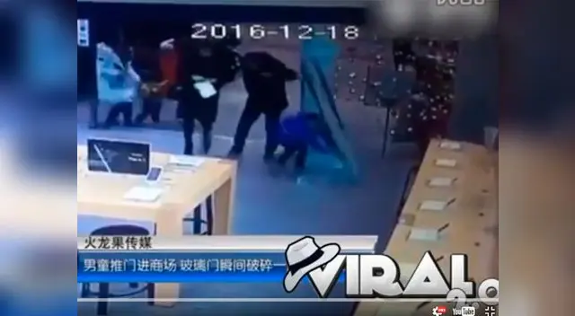 Niño sufrió aparatoso accidente en tienda informática Niño sufrió aparatoso accidente en tienda informática