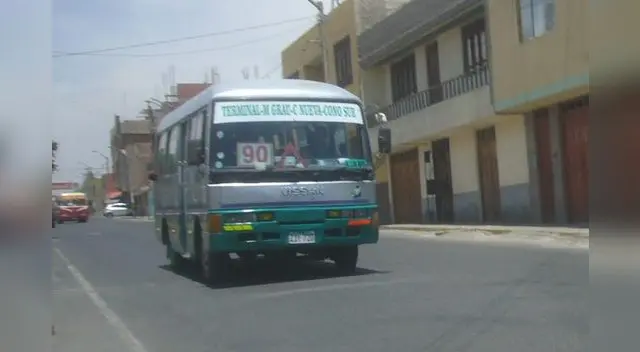 El minibús fue interceptado por los malhechores en la avenida Internacional. 