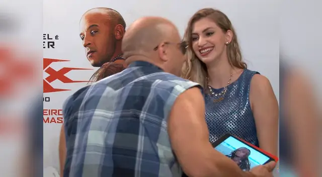 El actor terminó arrodillado ante la incómoda entrevistadora 