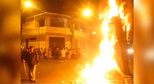 Quema de muñecos contaminarán el aire 7 veces más en el Año Nuevo Quema de muñecos contaminarán el aire 7 veces más en el Año Nuevo