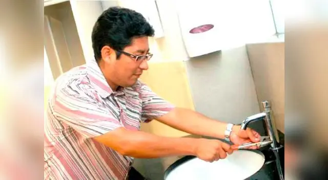 Recomiendan revisar caños malogrados e inodoros para evitar fugas de agua durante la disminución de la presión