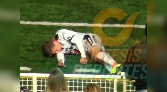 Joven futbolista quedó tendido en la cancha Joven futbolista quedó tendido en la cancha