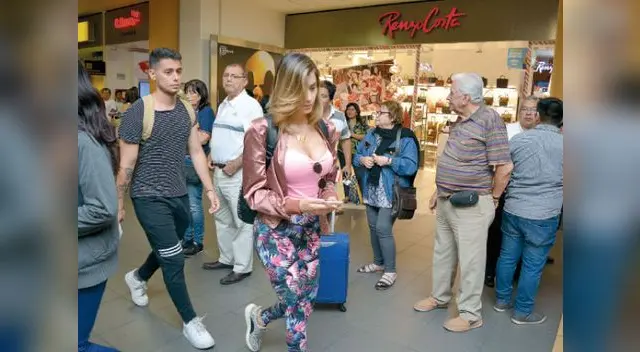 es una de las parejas más queridas y famosas de chollywood es una de las parejas más queridas y famosas de chollywood