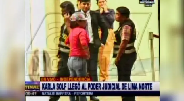 Karla Solf llega al Poder Judicial del Cono Norte para apoyar a su pareja Ronny García Karla Solf llega al Poder Judicial del Cono Norte para apoyar a su pareja Ronny García