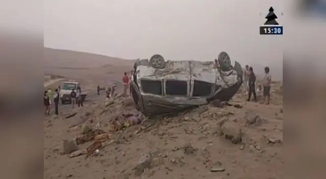 Así quedó minivan que dio varias vueltas de campana a la altura del kilómetro 49 de la variante de Pasamayo