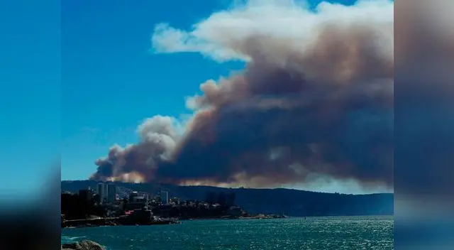 Más de 40 casas destruidas por incendio forestal en Valparaiso