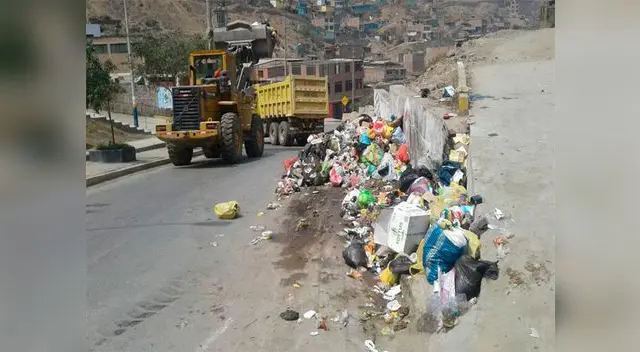 El alcalde del distrito supervisó el recojo de basura El alcalde del distrito supervisó el recojo de basura