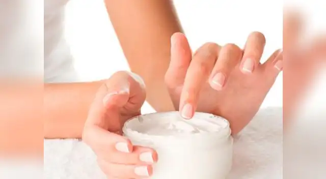 Lo mejor es aplicarla cuando aún conserva un puntito de humedad