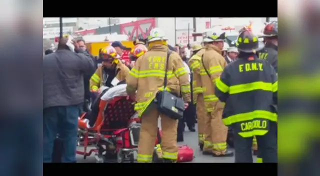 Cerca de 100 heridos deja descarrilamiento de tren en Brooklyn