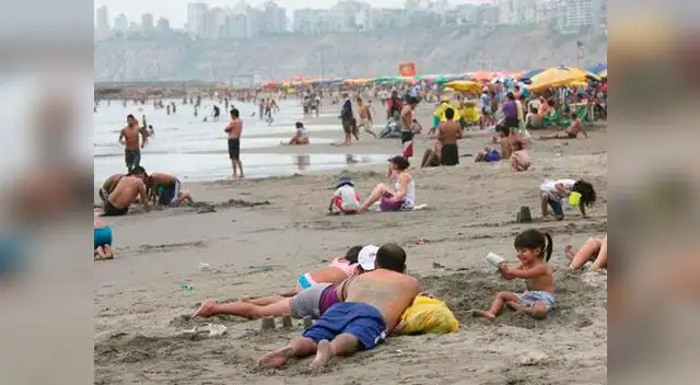 Es necesario que la población tome conciencia ambiental Es necesario que la población tome conciencia ambiental