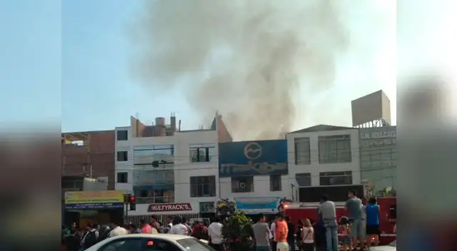 Incendio en local de repuestos de motocicletas