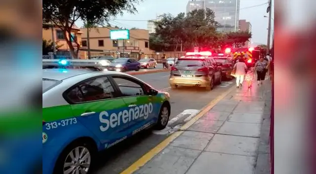 Varias unidades de la policía y bomberos fueron movilizadas para atender la emergencia