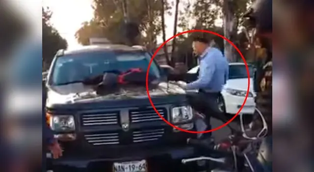 Hombre encuentra a su esposa infiel dentro de su propio auto Hombre encuentra a su esposa infiel dentro de su propio auto